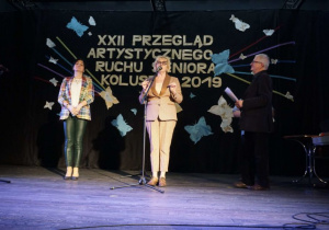 Zdjęcie składu jury podczas ogłoszenia werdyktu podczas XXII Przeglądu Artystycznego Ruchu Seniora 2019