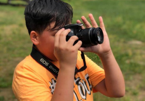 Zdjęcie uczestnika warsztatów fotograficznych w Przedborskim Parku Krajobrazowym w ramach 7 Kolorowej Lokomotywy