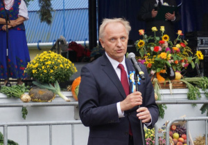 Zdjęcie posła na Sejm RP Włodzimierza Tomaszewskiego podczas przemówienia