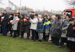 Zdjęcie uczestników podczas Uroczystych Obchodów Narodowego Święta Niepodległości przy Pomniku Orła Białego w Koluszkach