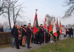 Zdjęcie uczestników podczas Uroczystych Obchodów Narodowego Święta Niepodległości przy Pomniku Orła Białego w Koluszkach